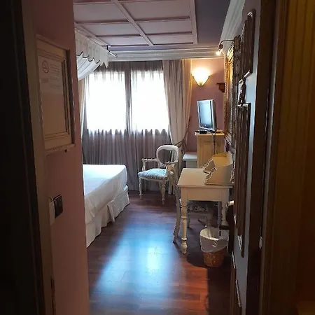 Hotel Masia De Lacy
