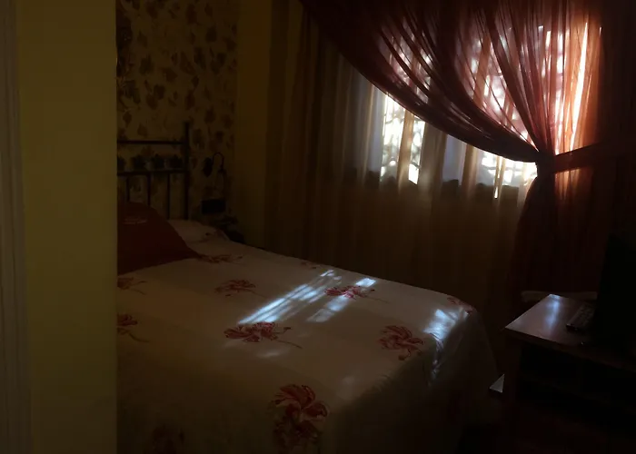 Ibb Masia De Lacy Hotell